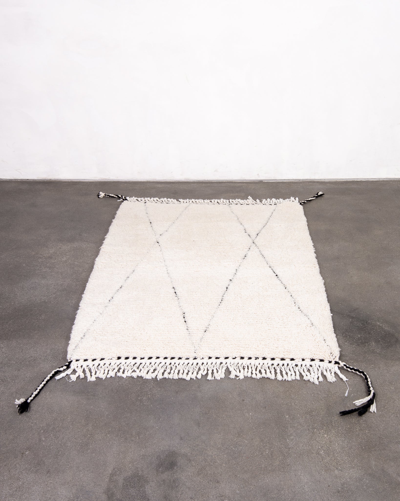 Modern designer handcrafted Berber rug from morocco Beniourain with beautiful colors and patterns